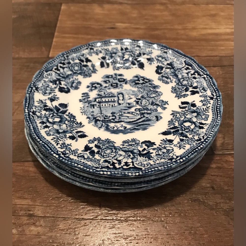 NWT Mint Condition Plates